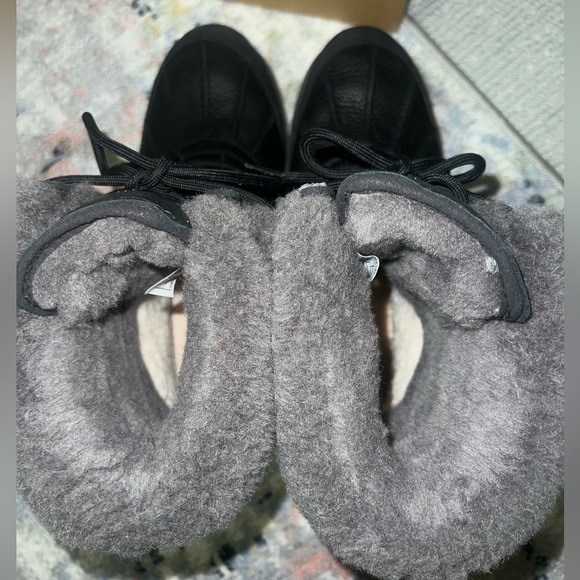 Barely Used UGG Adirondack Boot III, Black/Grey, Size 9 - Picture 9 of 9